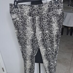 Soho Apparel Black and White Snake Print Leggings